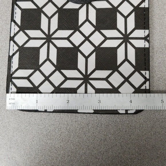 Cross body bag with touch screen - Picture 5 of 8